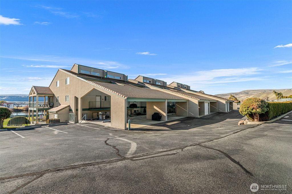 Photo of 8997 Crescent Bar Road NW #219, Quincy, WA 98848 (MLS # 2478661)