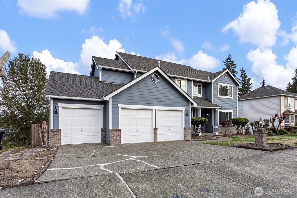 Photo of 35402 7th Avenue SW, Federal Way, WA 98023 (MLS # 2590071)
