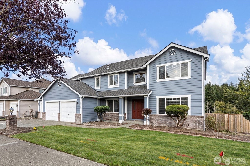 Photo of 35402 7th Avenue SW, Federal Way, WA 98023 (MLS # 2590071)