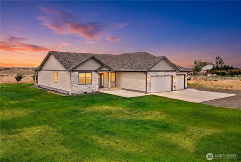 Photo of 7526 Road D.5 NE, Moses Lake, WA 98837 (MLS # 2540480)