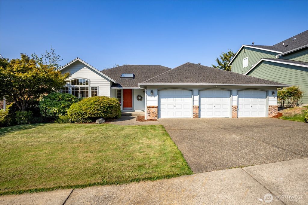 Photo of 5502 Elizabeth Loop SE, Auburn, WA 98092 (MLS # 2434290)