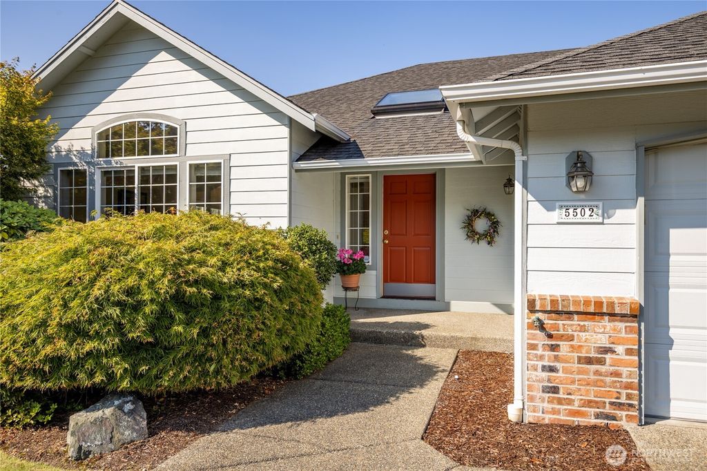 Photo of 5502 Elizabeth Loop SE, Auburn, WA 98092 (MLS # 2434290)