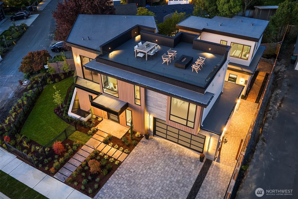 Photo of 928 and 926 18th Avenue W, Kirkland, WA 98033 (MLS # 2444409)