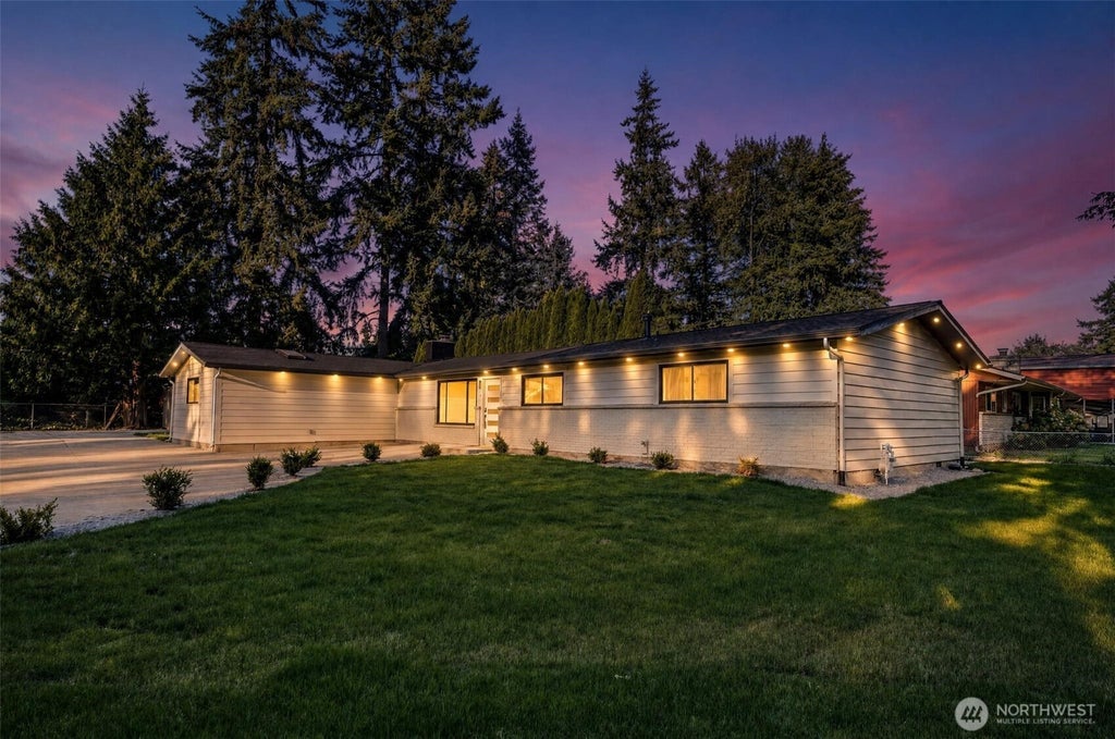 Photo of 13408 SE 184th Avenue, Renton, WA 98059 (MLS # 2579640)