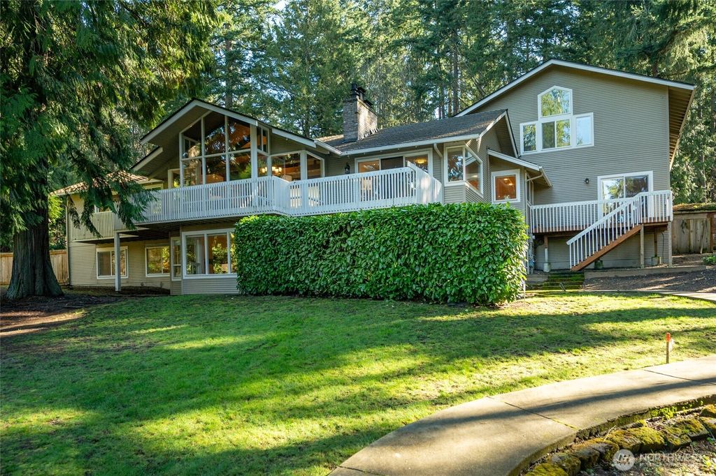 Photo of 11810 NE 30th Place, Bellevue, WA 98005 (MLS # 2356668)