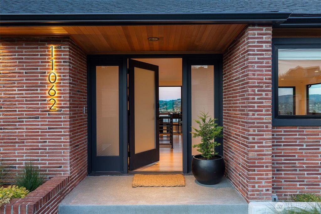 Photo of 11062 Auburn Avenue S, Seattle, WA 98178 (MLS # 2477936)