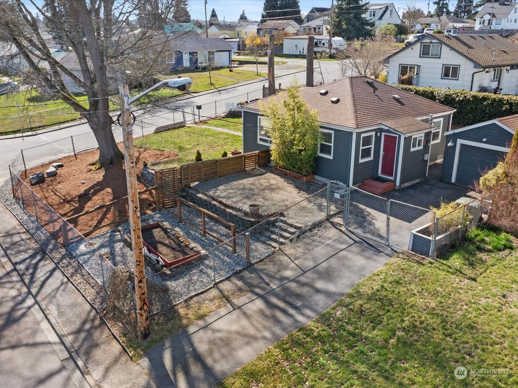 Photo of 2819 17th Street, Everett, WA 98201 (MLS # 2211737)
