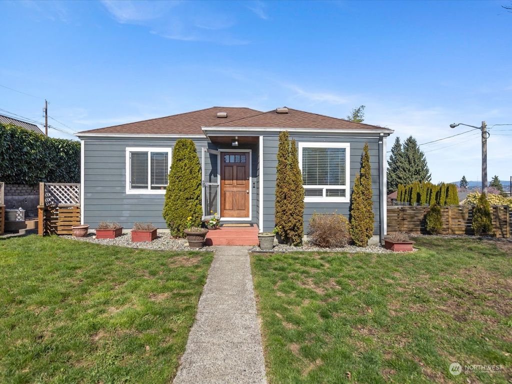 Photo of 2819 17th Street, Everett, WA 98201 (MLS # 2211737)