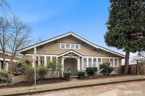 Photo of 267 E Newton Street, Seattle, WA 98102 (MLS # 2532062)