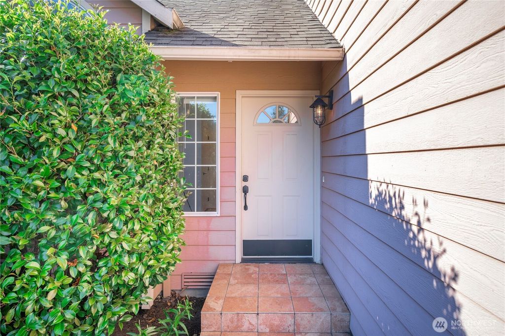 Photo of 26811 118th Ct Ct SE, Kent, WA 98030 (MLS # 2407040)