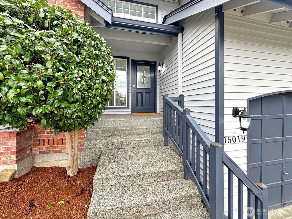 Photo of 15019 86th Avenue NE, Kenmore, WA 98028 (MLS # 2340246)