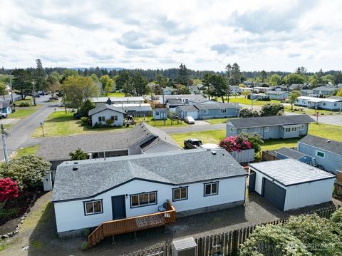 Photo of 107 13th St NE St, Long Beach, WA 98631 (MLS # 2373481)