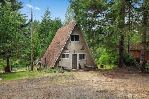 Photo of 580 E Emerald Lake Drive E, Grapeview, WA 98546 (MLS # 2549534)