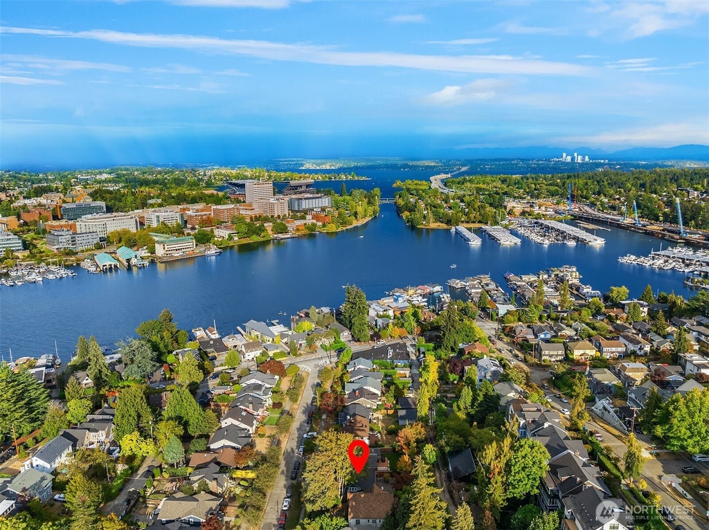 Photo of 863 E Gwinn Place, Seattle, WA 98102 (MLS # 2579250)