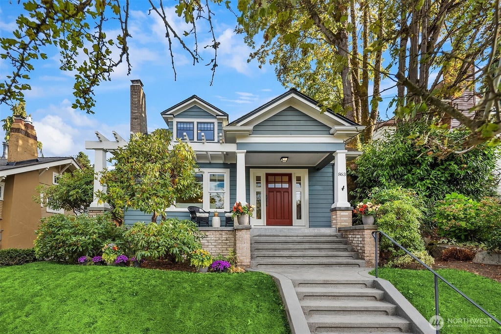 Photo of 863 E Gwinn Place, Seattle, WA 98102 (MLS # 2579250)