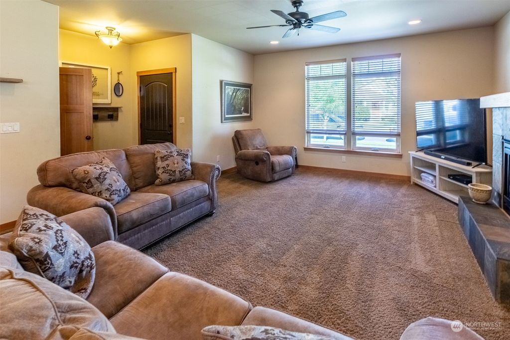 listing image 9365008763657756324