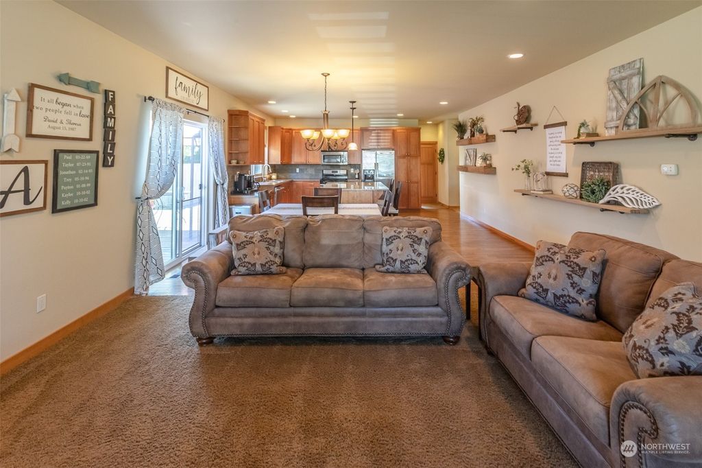 listing image 9363028472491568061