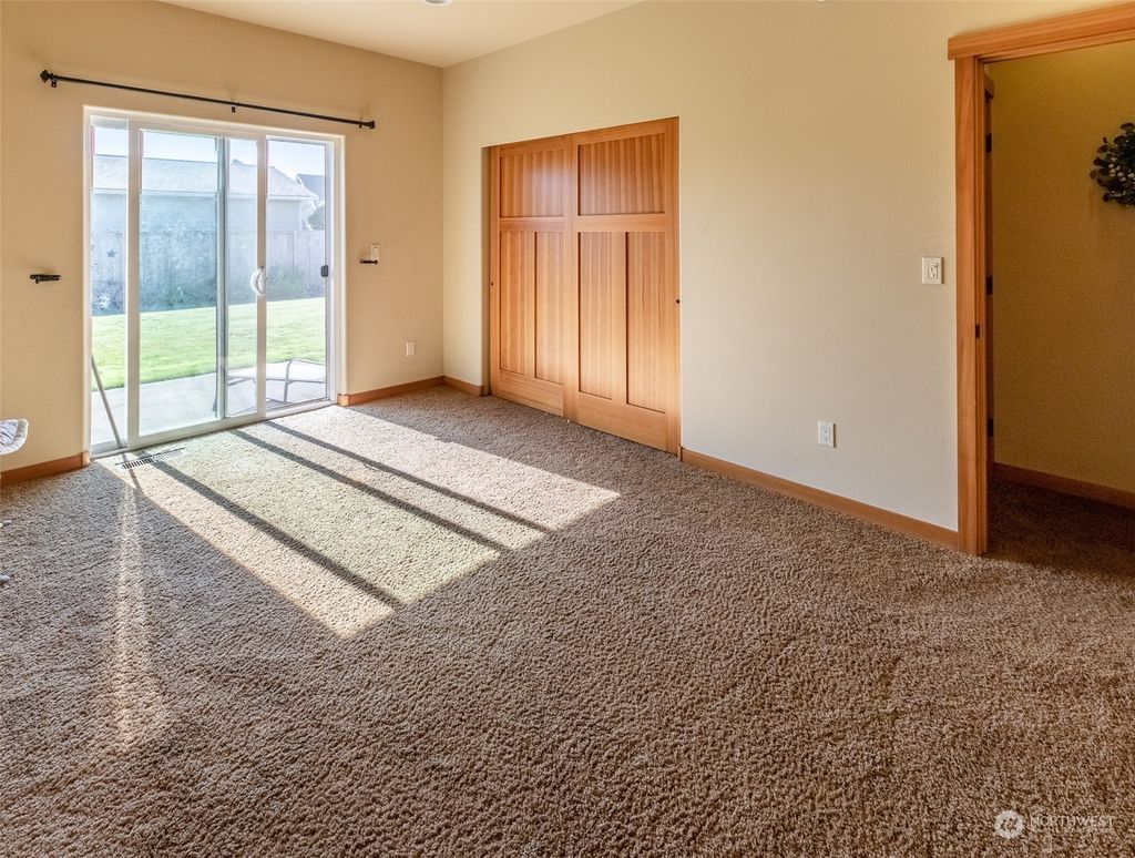 listing image 9366378791459954727