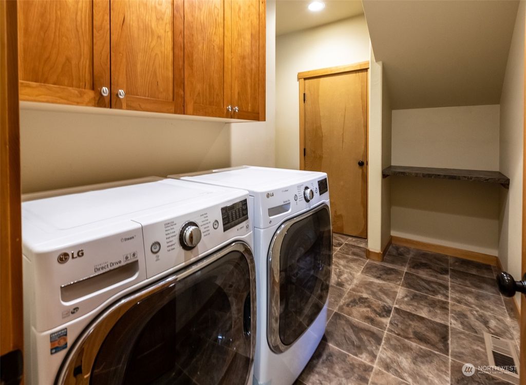 listing image 9368001568792847049
