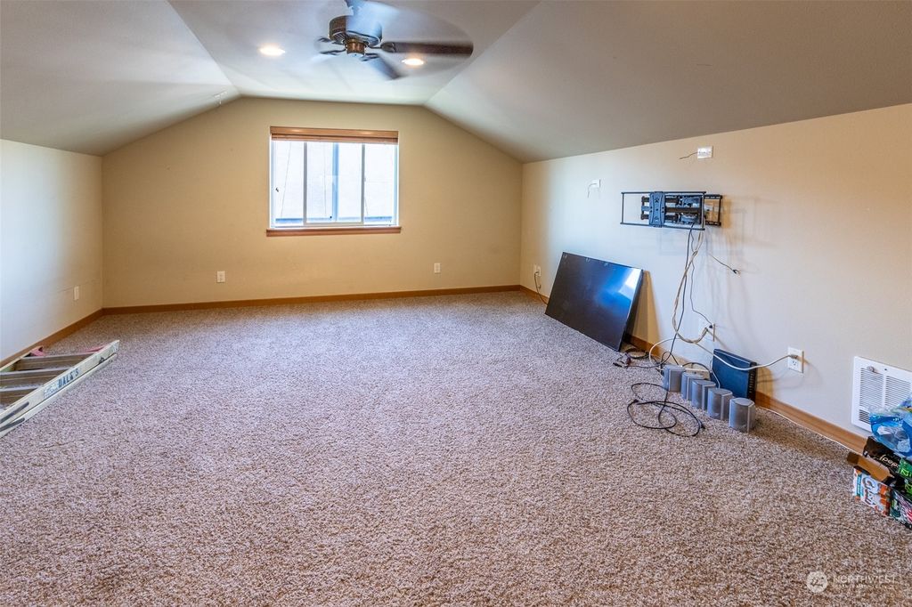 listing image 9360885944079124203
