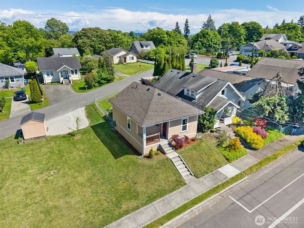 Photo of 1823 Summit Avenue, Everett, WA 98201 (MLS # 2529184)