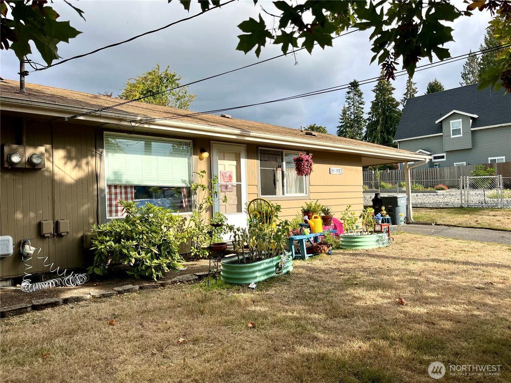 Photo of 1004 15th Avenue, Milton, WA 98354 (MLS # 2569546)