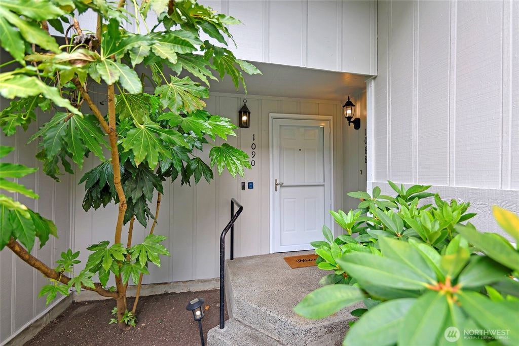 Photo of 1090 Ihland Place NE, Bainbridge Island, WA 98110 (MLS # 2538224)