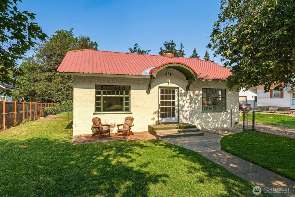 Photo of 831 Valencia Street, Walla Walla, WA 99362 (MLS # 2568798)