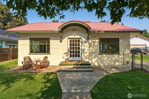 Photo of 831 Valencia Street, Walla Walla, WA 99362 (MLS # 2568798)