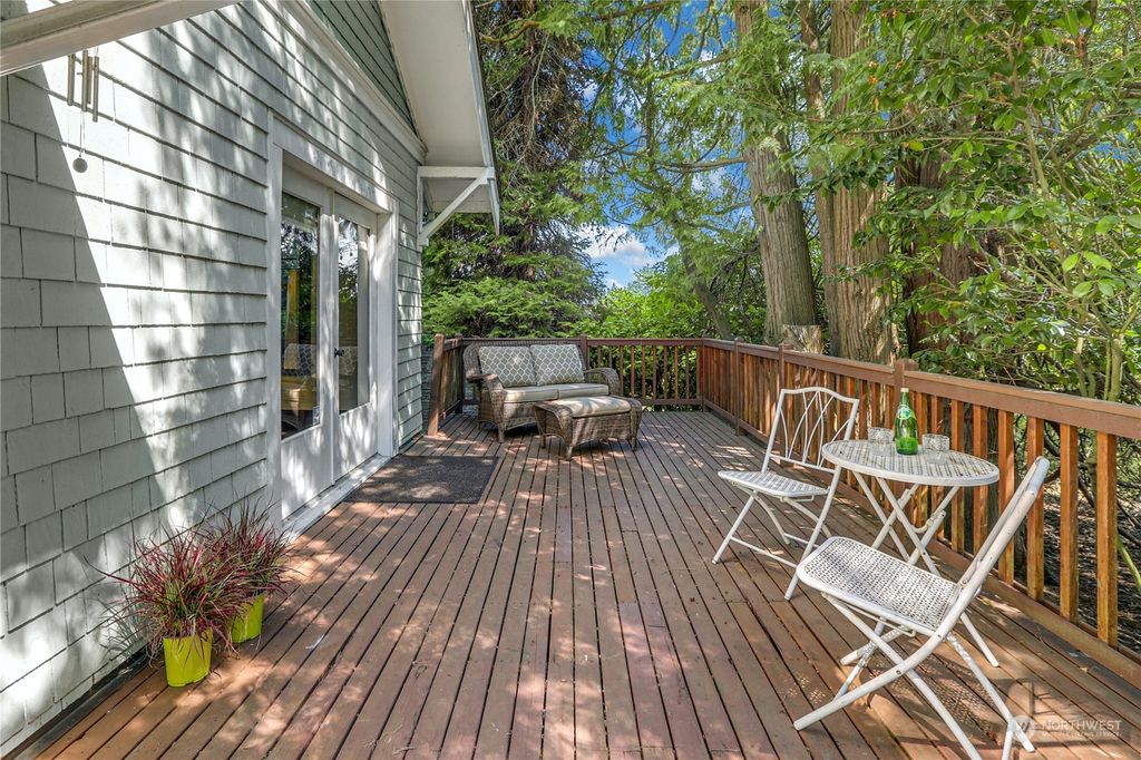 Photo of 9840 NE 139th Street, Kirkland, WA 98034 (MLS # 2146921)