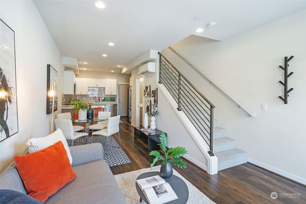 Photo of 517 NW 70th Street, Seattle, WA 98117 (MLS # 2058196)