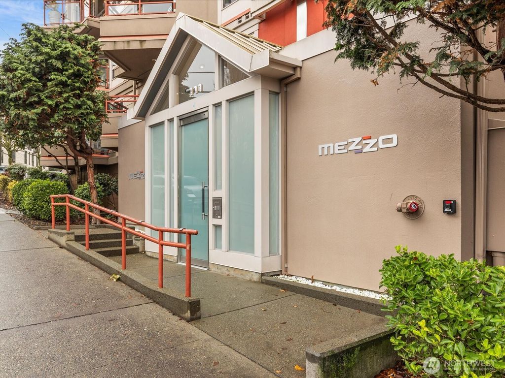 Photo of 711 E Denny Way #104, Seattle, WA 98122 (MLS # 2537894)