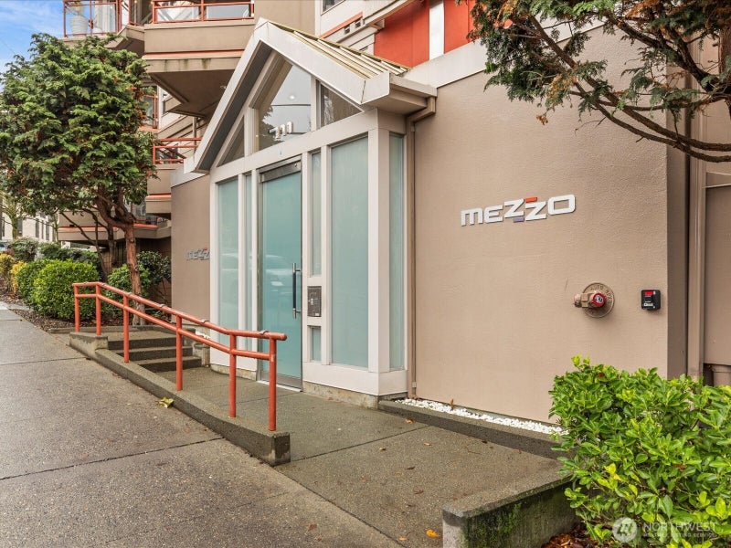 711 E Denny Way 104