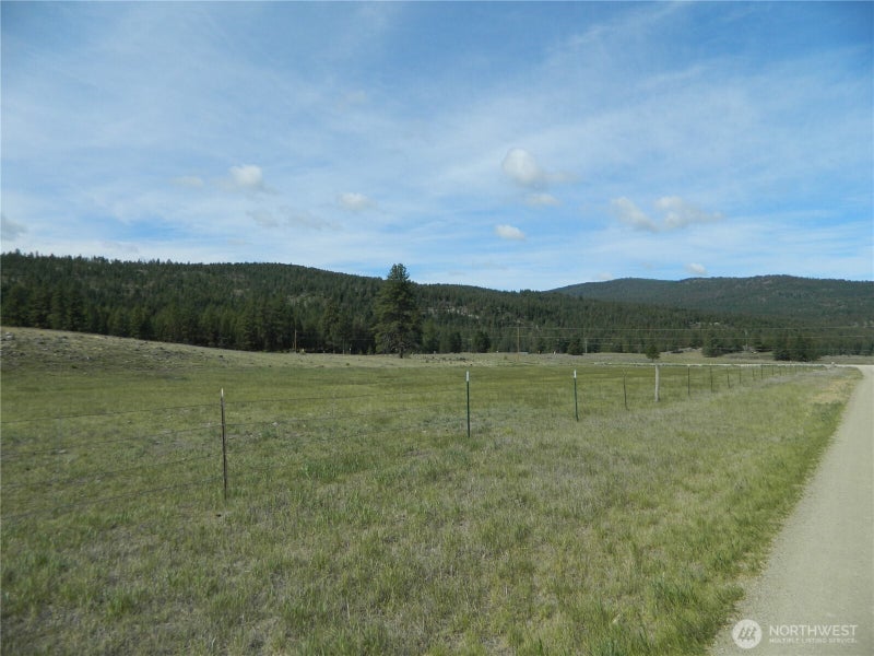 4 Duck Flats Road