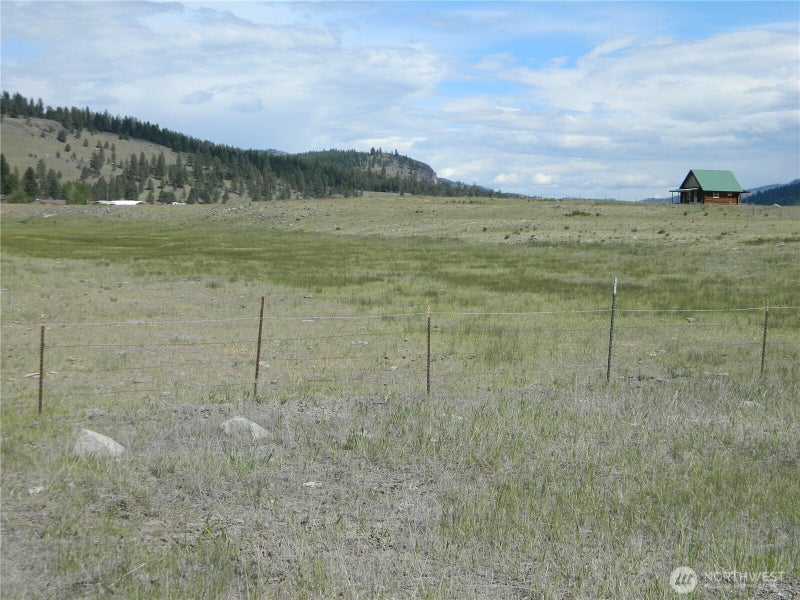 4 Duck Flats Road