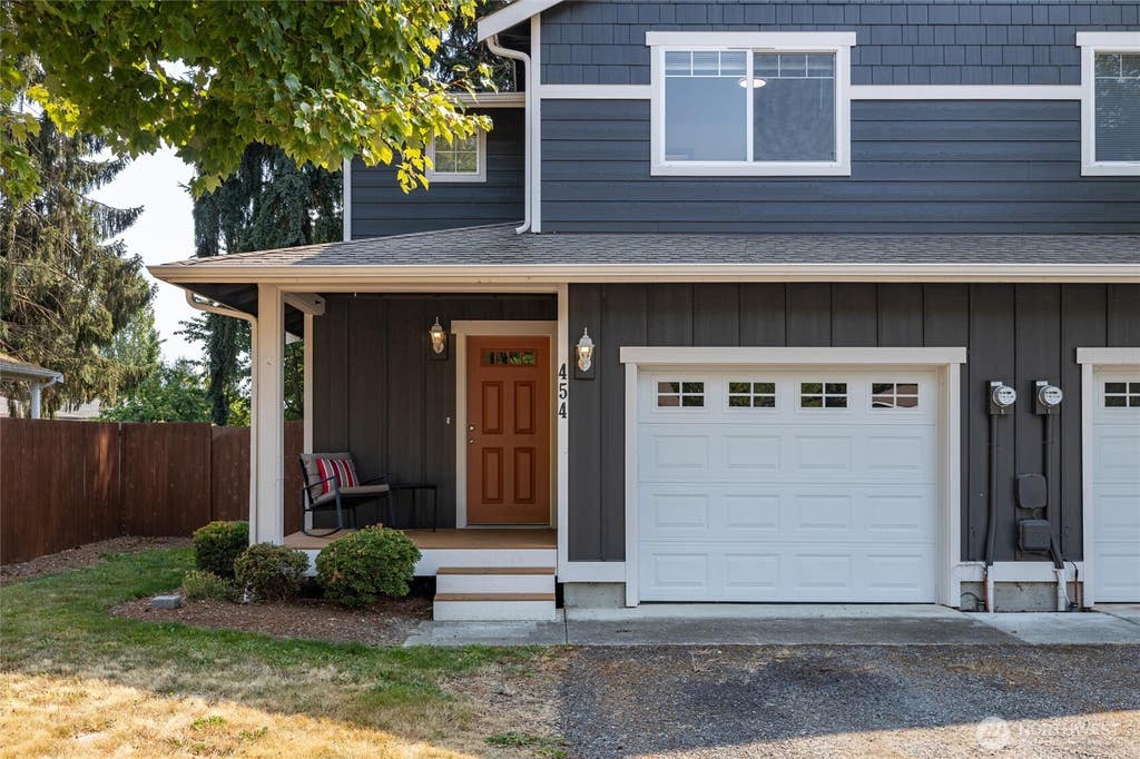 Photo of 454 Oak Hill Lane, Burlington, WA 98233 (MLS # 2569423)