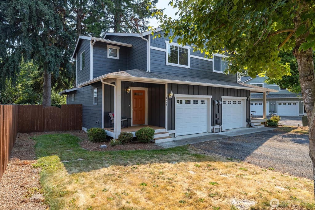 Photo of 454 Oak Hill Lane, Burlington, WA 98233 (MLS # 2569423)