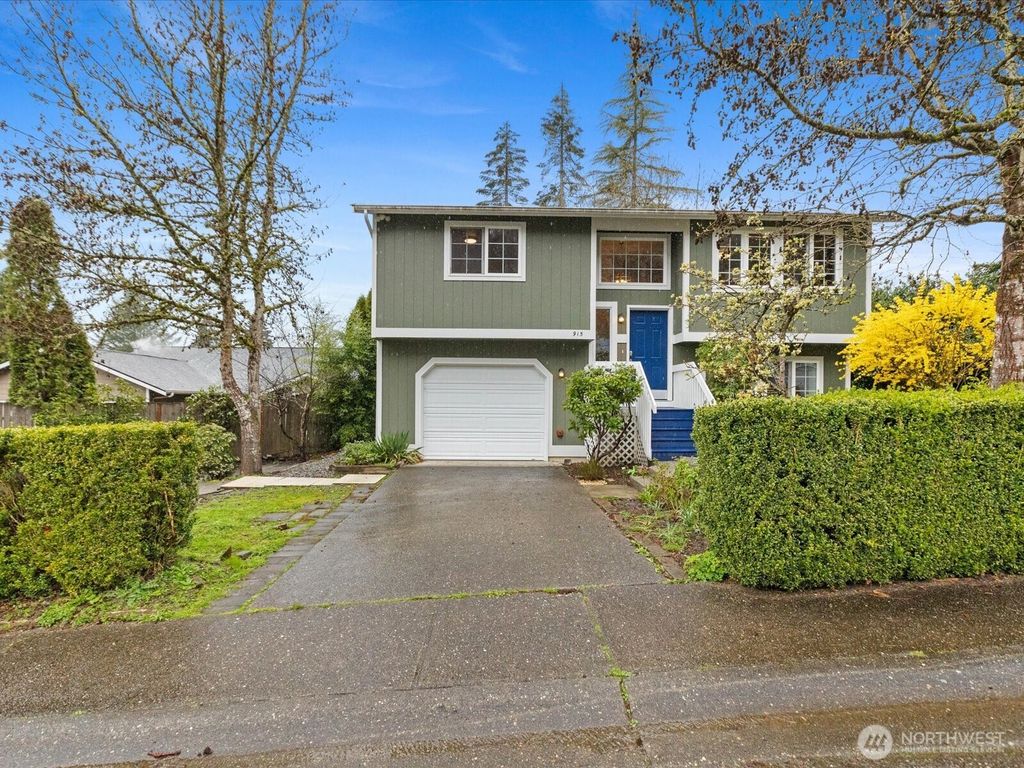 Photo of 915 Fir Avenue, Sultan, WA 98294 (MLS # 2352804)