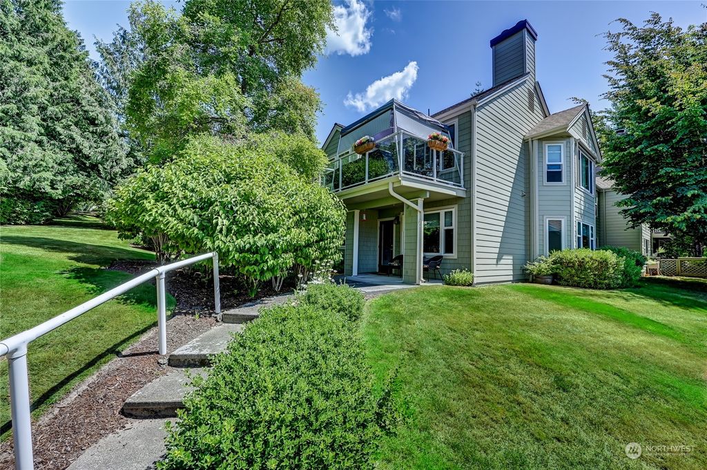 Photo of 22222 SE 42nd Lane #1060, Issaquah, WA 98029 (MLS # 2159473)