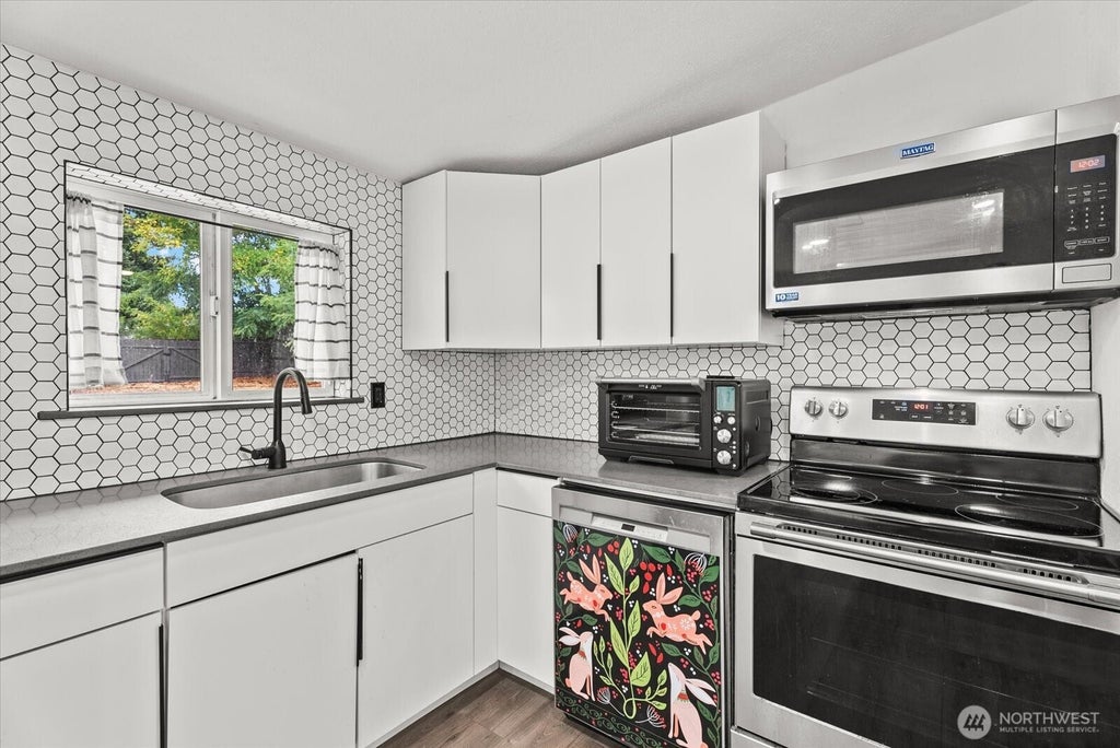 Photo of 10839 11th Avenue SW, Seattle, WA 98146 (MLS # 2586544)