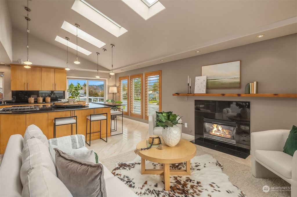 Photo of 19266 SE 48th Place, Issaquah, WA 98027 (MLS # 2022885)