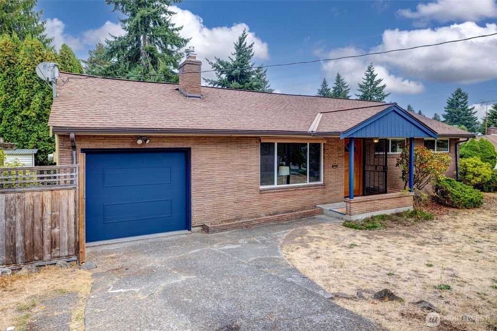 Photo of 324 S 193rd Street, Des Moines, WA 98148 (MLS # 2432075)