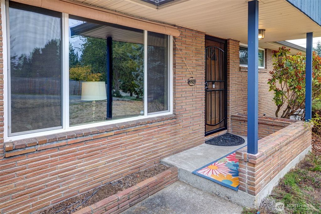 Photo of 324 S 193rd Street, Des Moines, WA 98148 (MLS # 2432075)