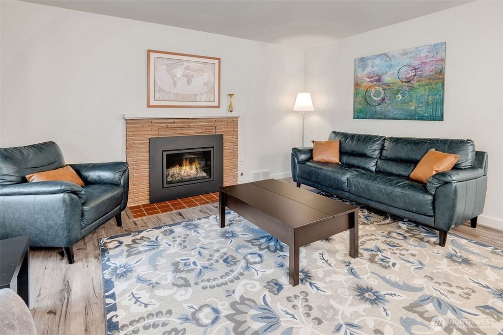Photo of 324 S 193rd Street, Des Moines, WA 98148 (MLS # 2432075)