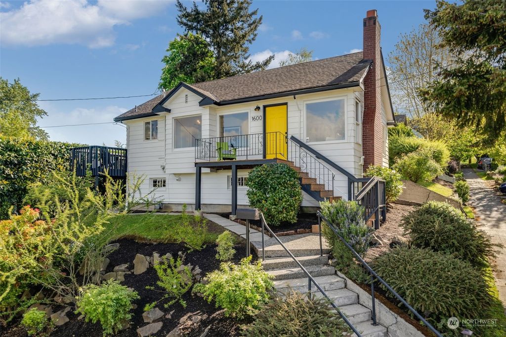 Photo of 1600 30th Avenue, Seattle, WA 98122 (MLS # 2233767)