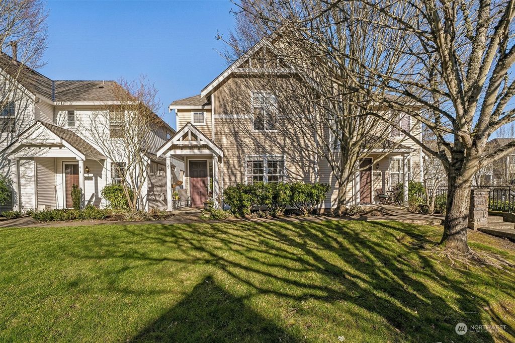 Photo of 425 227th Lane NE #46, Sammamish, WA 98074 (MLS # 2327125)