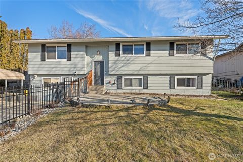 Photo of 117 Ridgemont Drive, East Wenatchee, WA 98802 (MLS # 2470904)