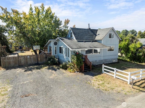 Photo of 1261 SW Elzina Street, Chehalis, WA 98532 (MLS # 2578785)
