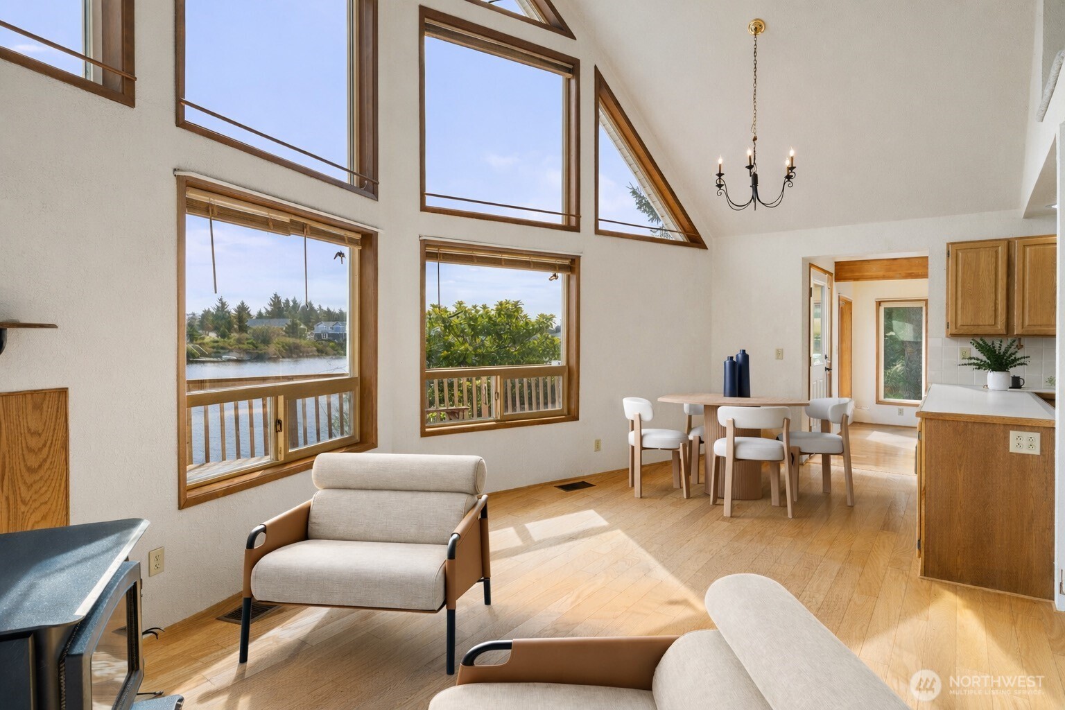 628 Weatherwax Loop NE