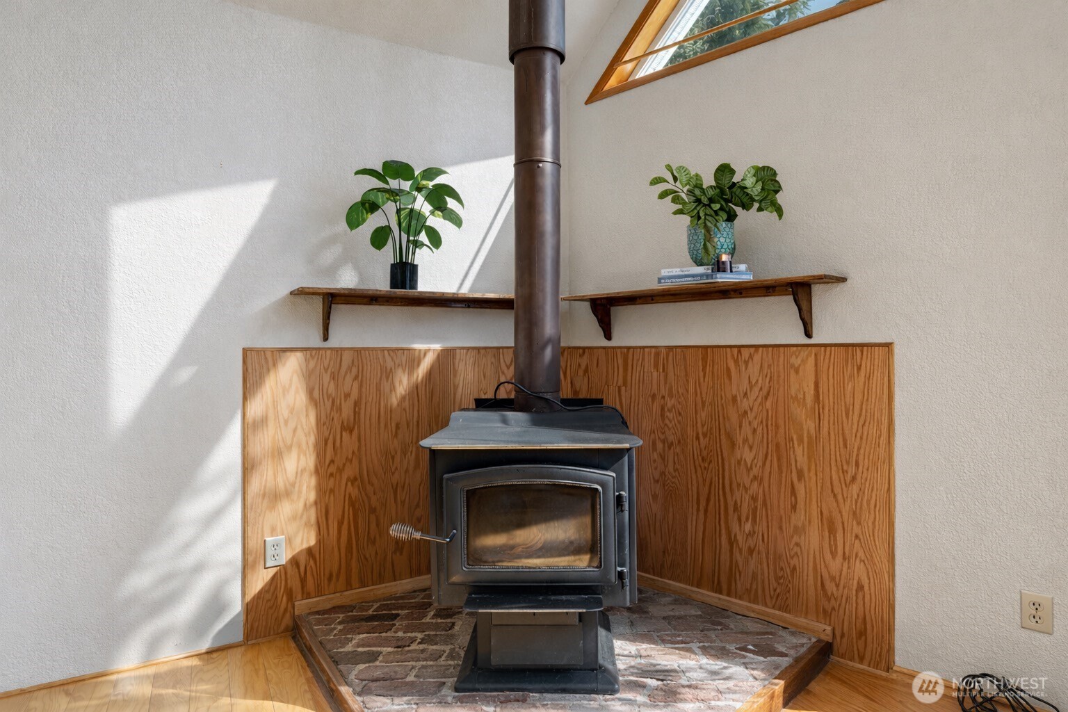 628 Weatherwax Loop NE